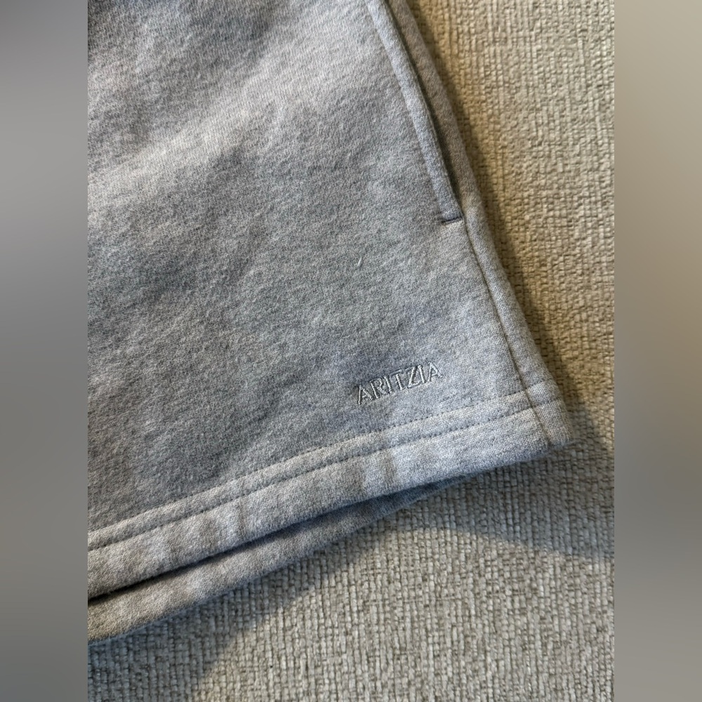 Aritzia Cozy Sweatfleece Boyfriend Lo-Rise Mini Short - Picture 10 of 11